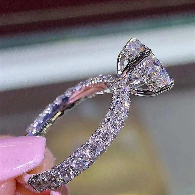 Exquisite Silver Color White Zircon Crystal Ring
