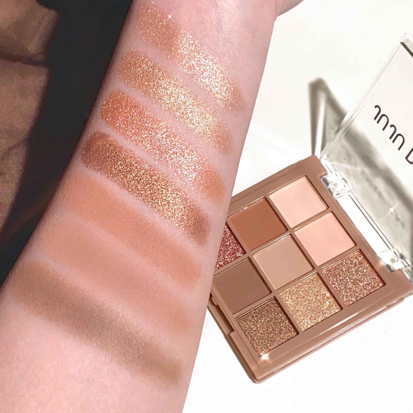 9 Colors Sakura Christmas Eyeshadow Palette